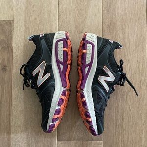 Women’s New Balance Navy Neon Red Size 7 EUC